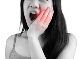 girl with wisdom teeth pain